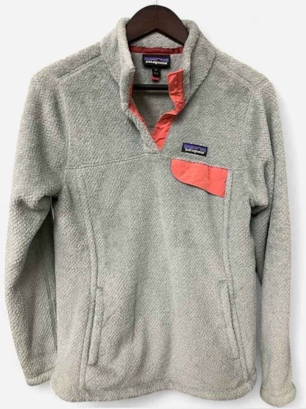 Patagonia Women’s Light Gray Pullover Fleece with Coral Accents Size Medium
